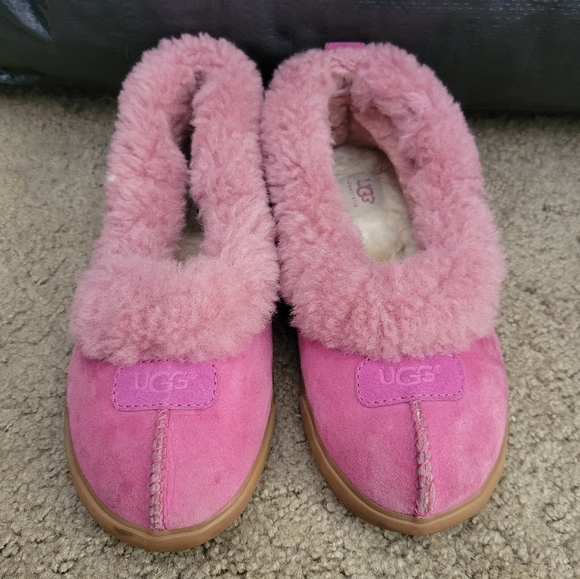 UGG Rylan Slippers Limited Edition Fuschia Inside/Outdoor Size 7 - Picture 1 of 8